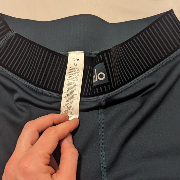 AIRLIFT HIGH-WAIST 7/8 LINE UP LEGGING Midnight Green M (sold out online) NWOT - Picture 2 of 2